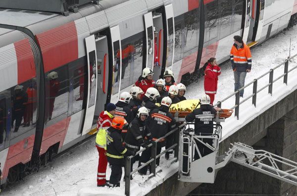 Train crash in Austria injures 25