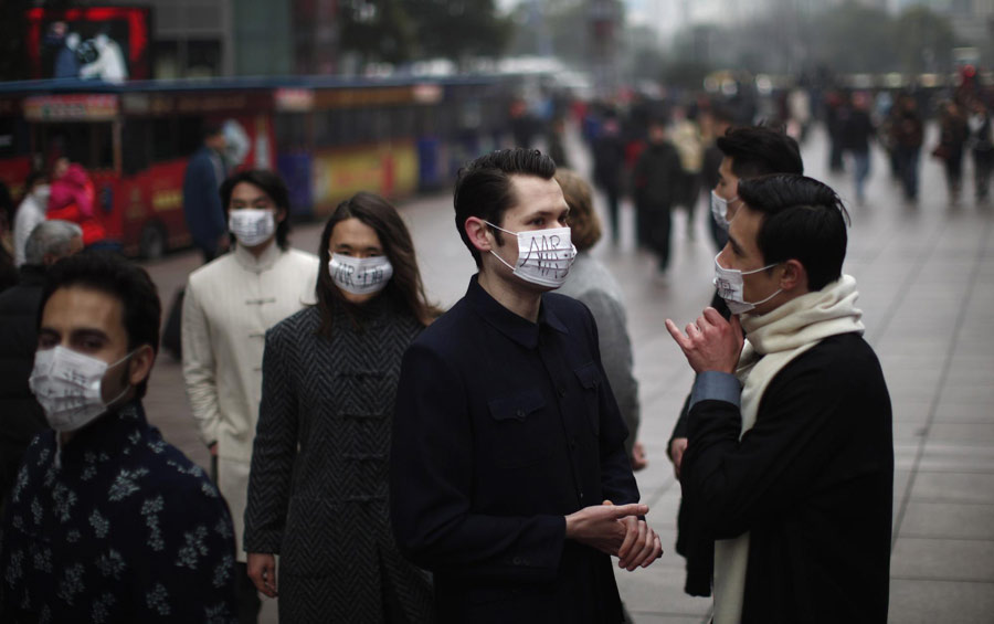 Expatriates distribute face masks in Shanghai