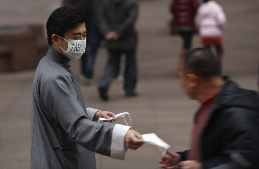 Expatriates distribute face masks in Shanghai