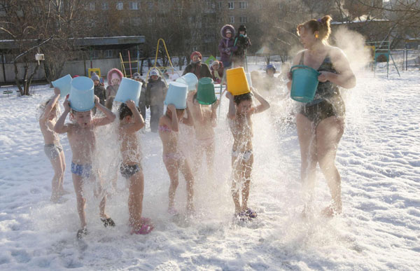 Children pour cold water on themselves in exercise