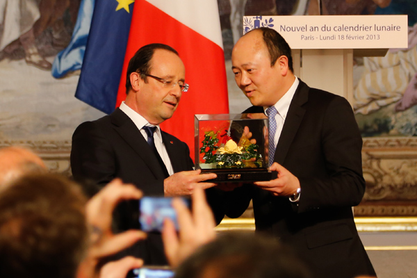 Hollande addresses Chinese New Year party