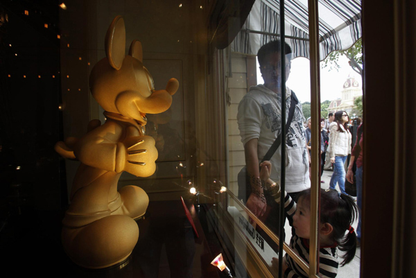 Hong Kong Disneyland reports first profit