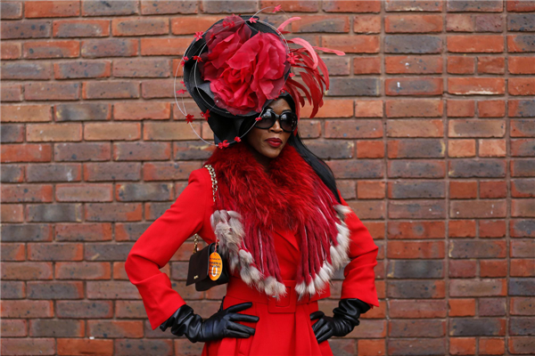 Ladies Day hat fashion