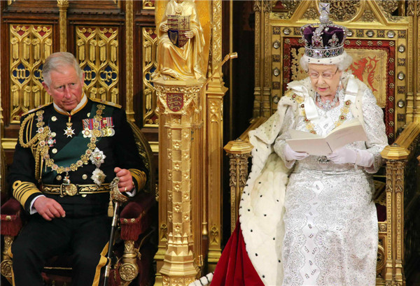 Queen Elizabeth opens Parliament