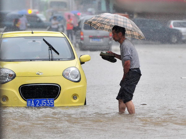 Downpours bombard East China province