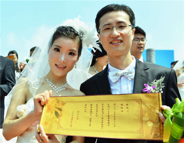 Group wedding marks university’s anniversary