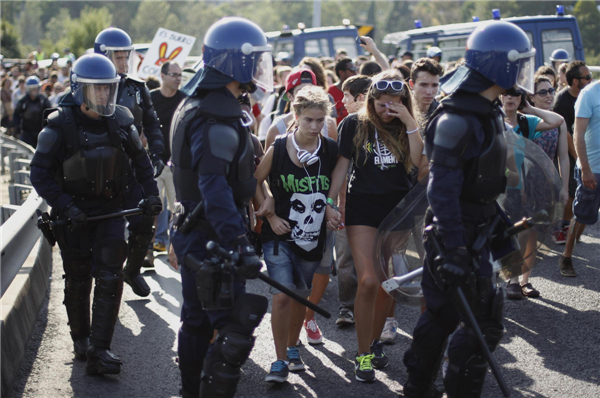 Portuguese stage general strike against austerity