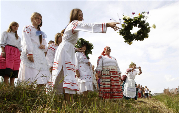 Belarusian women celebrate Rusalle festival