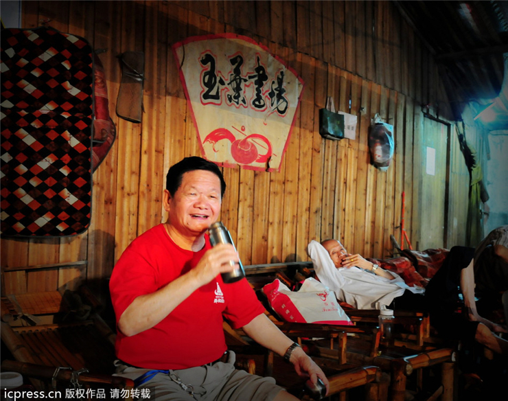 The last storytelling theater in E China