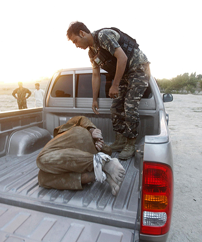 Hurt Locker: Afghan soldier stops a suicide bomb