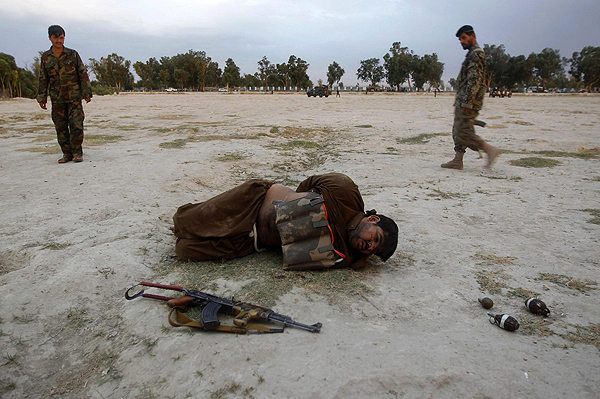 Hurt Locker: Afghan soldier stops a suicide bomb