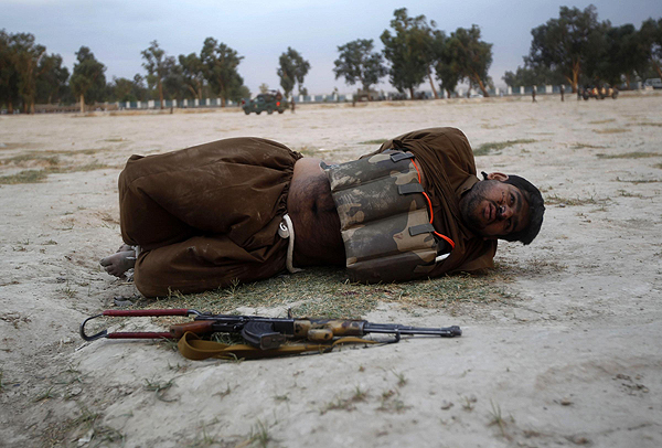 Hurt Locker: Afghan soldier stops a suicide bomb