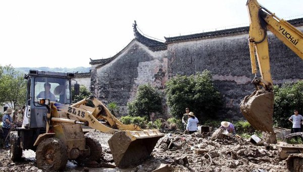 Cleanup begins following deadly floods