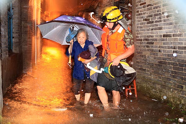 Cleanup begins following deadly floods