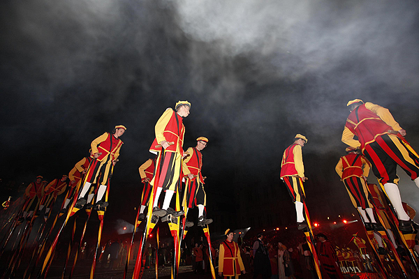 Parade re-creates medieval scene in Belgium