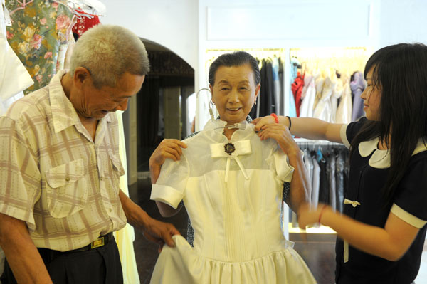 Mature couples relive their wedding day