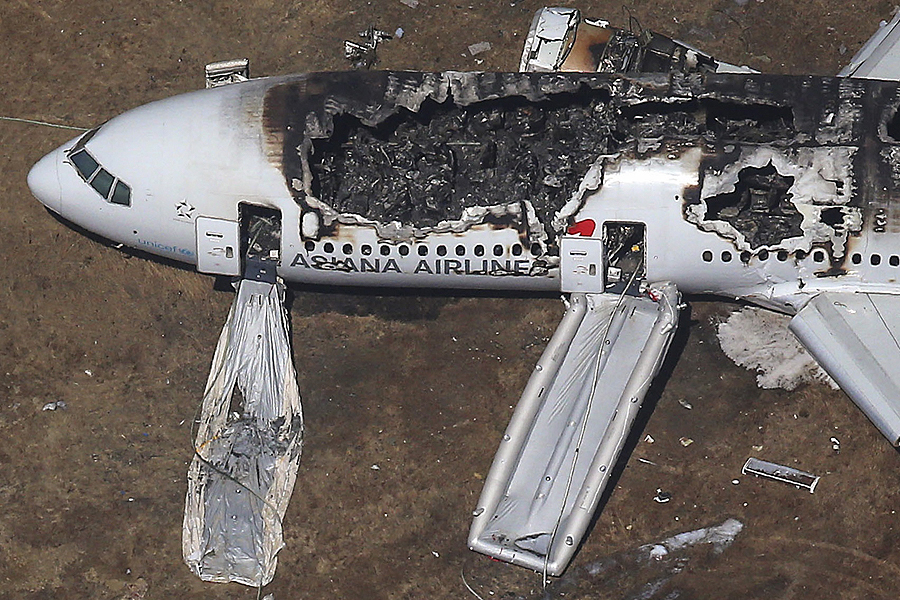 Asiana flight crashes at SFO