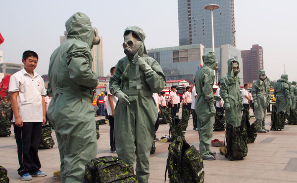 Chinese students put on duck-and-cover drill