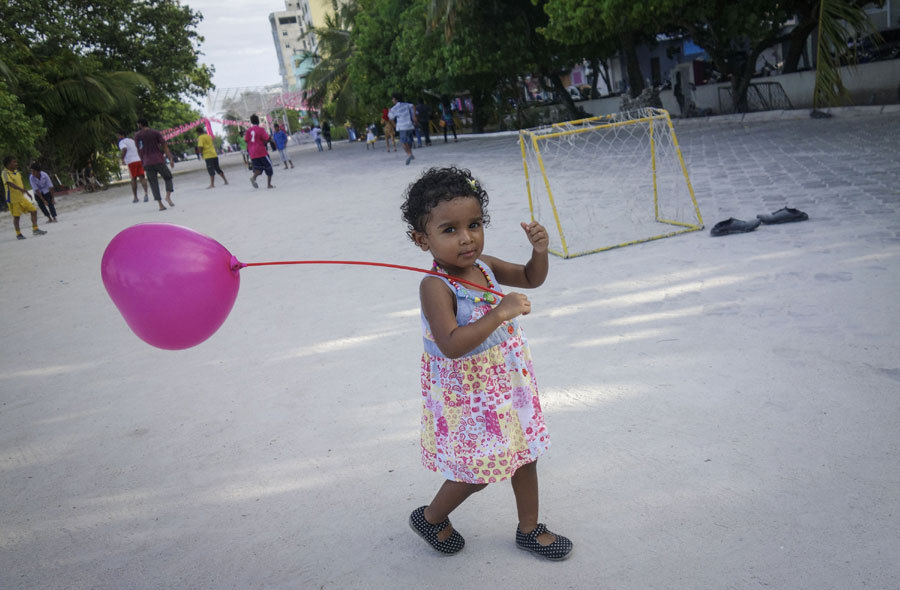 Hospital ship Peace Ark stops in Maldives