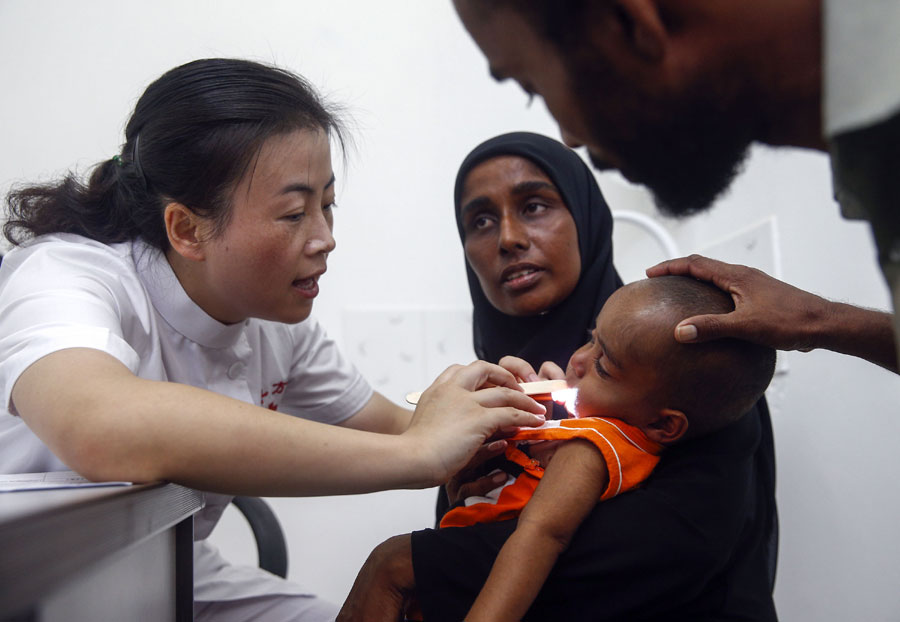 Hospital ship Peace Ark stops in Maldives