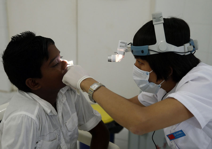 Hospital ship Peace Ark stops in Maldives