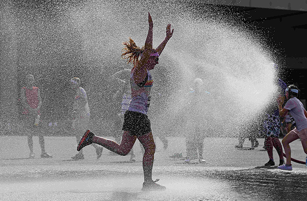 Color Run in London promotes healthy living