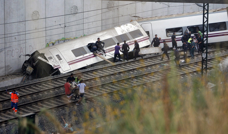 Train crash kills at least 78 in Spain