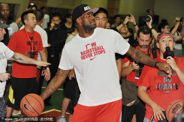 LeBron James meets fans in S China