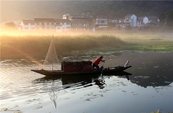 Fisherman's day begins on Xin'an River