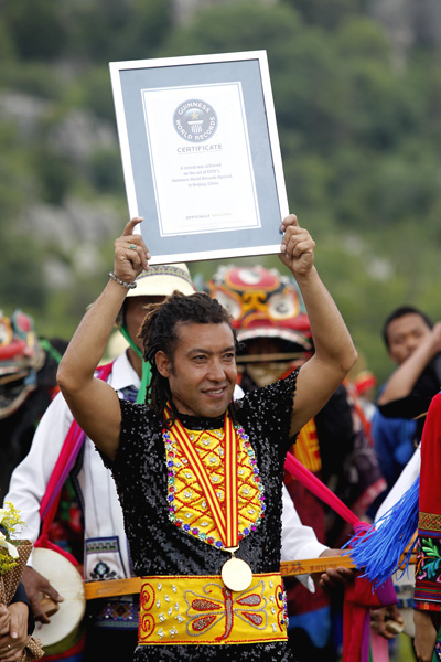 Chinese tightrope walker sets new record