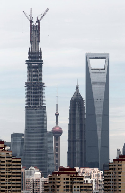 World's 2nd tallest building tops out in China