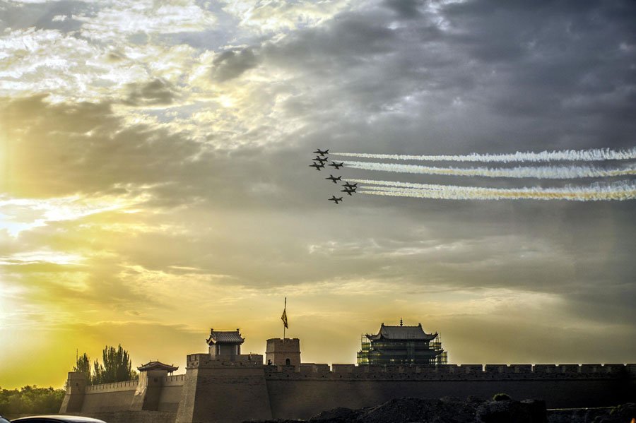 Famed aerobatic team puts on show in Gansu