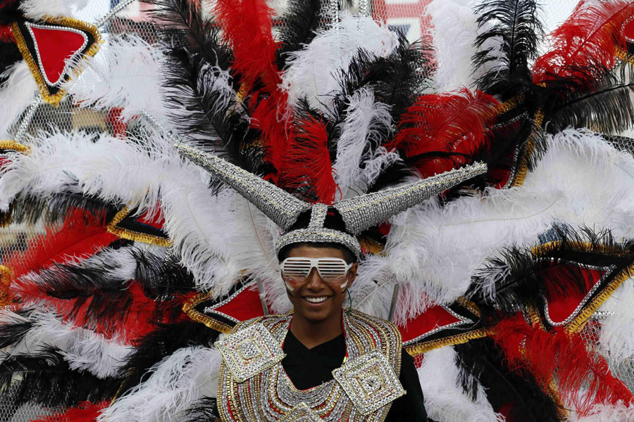 Notting Hill Carnival opens as a color feast