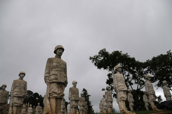 Sculptures pay tribute to war heroes