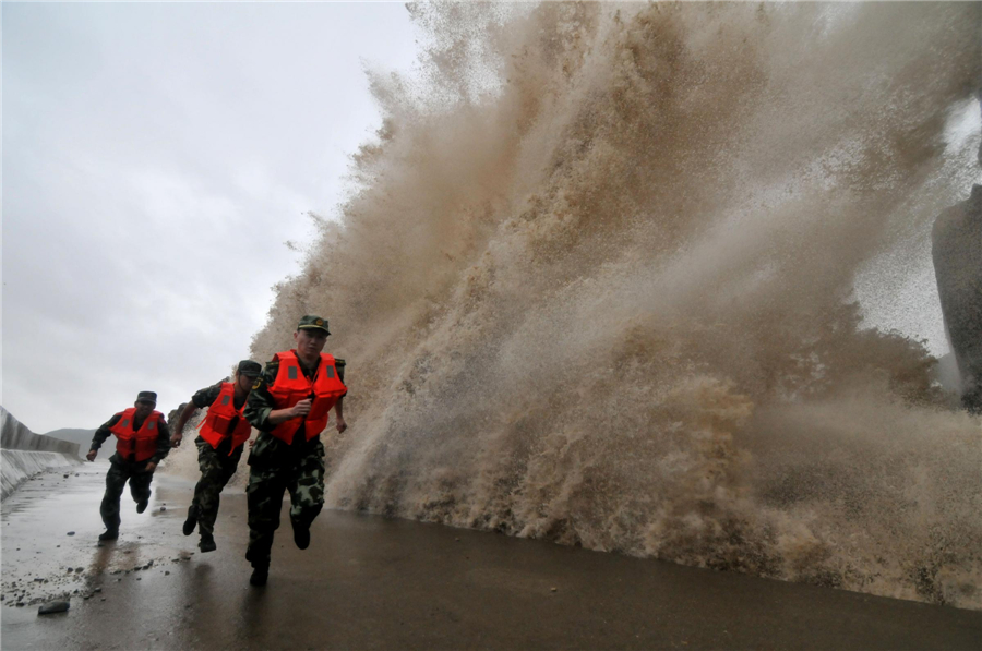 Typhoon Fitow pounds Zhejiang province