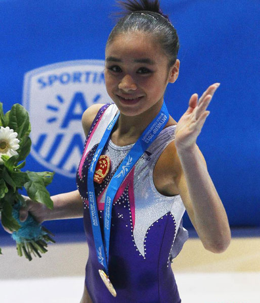 Huang Huidan wins world woman's uneven bar title