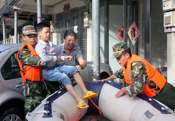 E China battles Typhoon Fitow