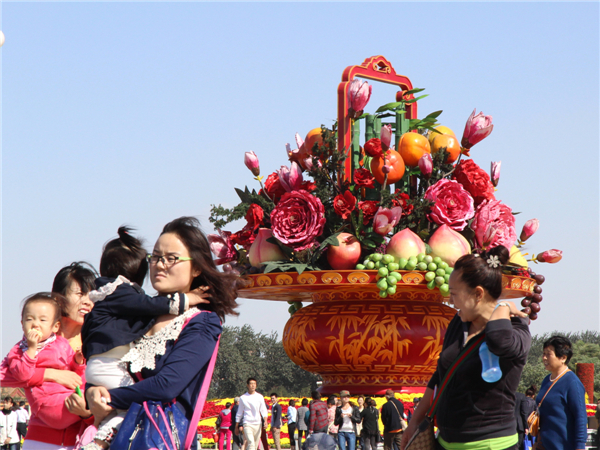 Gale-force winds wreak havoc in Beijing