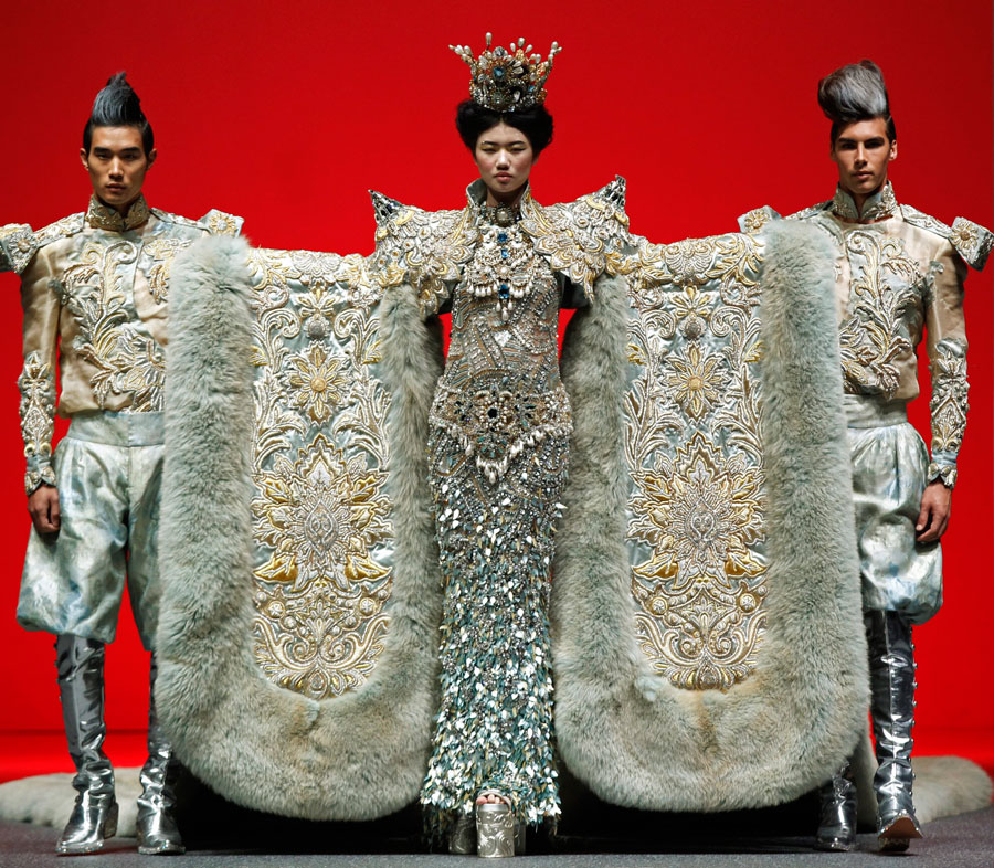 Chinese designer's creations in Singapore fashion week