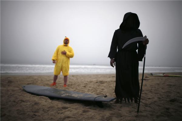 Halloween surf contest in Calif., US