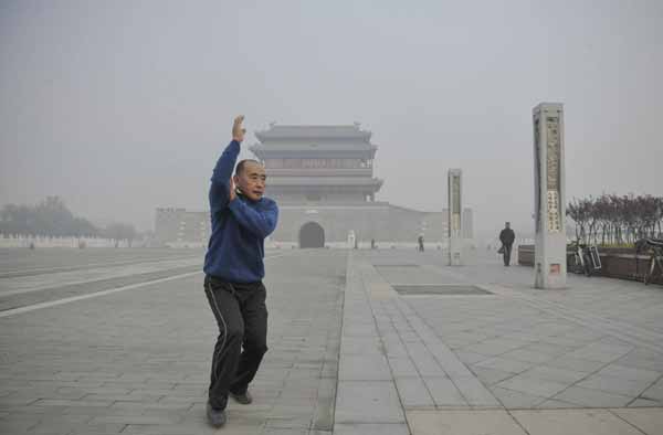 Beijing overspread with heavy smog