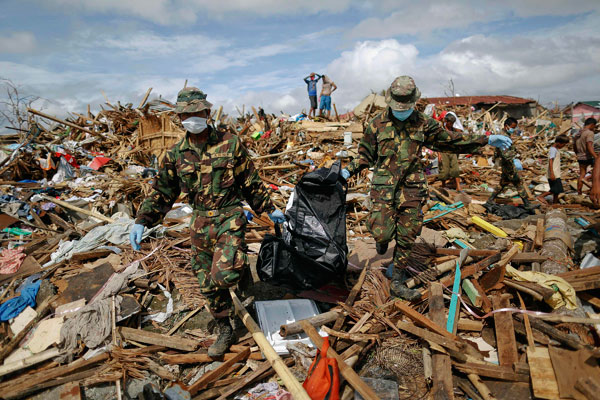 Int'l rescue workers rush to Philippines