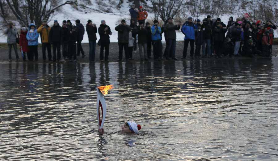 Sochi torch goes for a swim