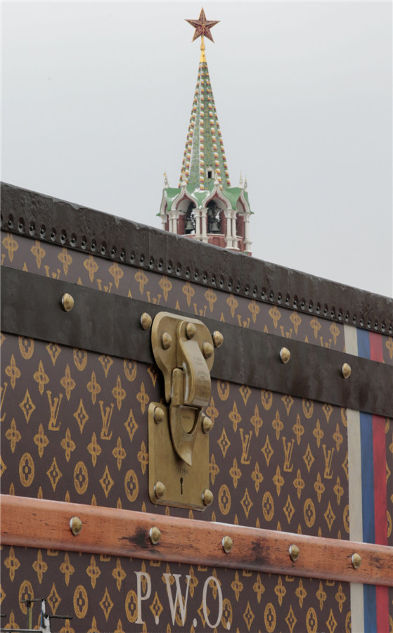 Giant LV trunk to leave Moscow's Red Square