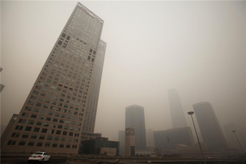 Potent pollution hits 104 Chinese cities