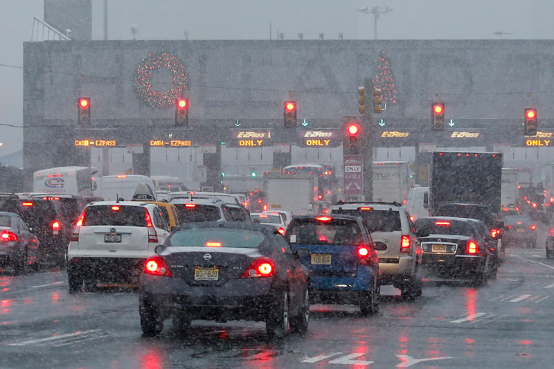 Snowstorm blasts mid-America