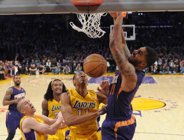 Lakers lose, again, after Kobe's return