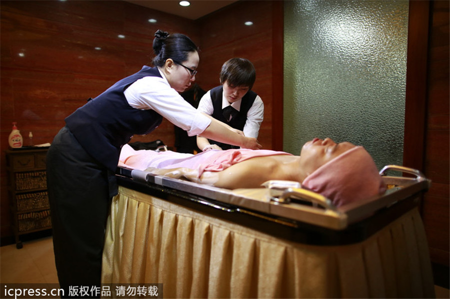 Shanghai provides body cleansing service for deceased