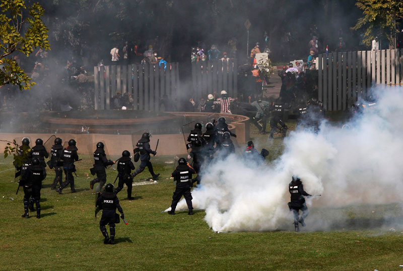 Thai police fire teargas at protesters