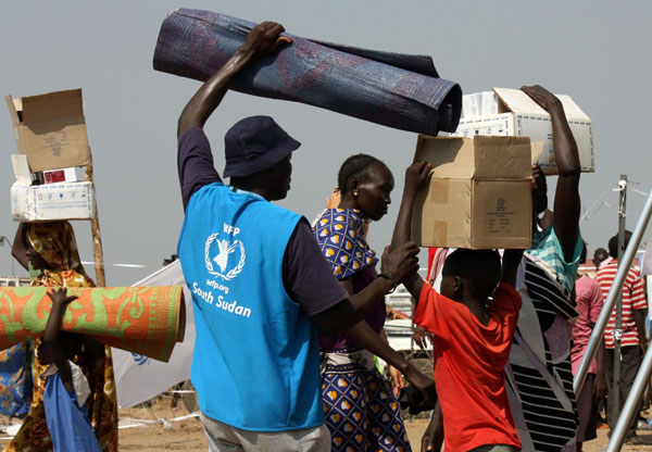 Refugees in South Sudan get supplies from UN